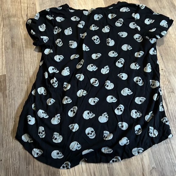 Torrid size 1 skeleton head shirt - Picture 2 of 3